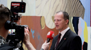 Samferdselsminister Ketil Solvik-Olsen har i dag åpnet for at prøveordningen med modulvogntog blir permanent. - Dette er en svært god nyhet for hele verdikjeden skog og tre, sier Gaute Nøkleholm i NORSKOG.
