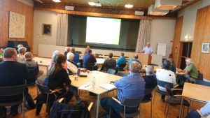 Enebakk kommune holdt i går infomøte om mulige konsekvenser for den foreslåtte nasjonalparken i Østmarka. Norskog var invitert for å informere om konsekvenser for skogbruket. Møtet avslørte først og fremst generelt manglende fakta og beslutningsgrunnlag for politikerne.