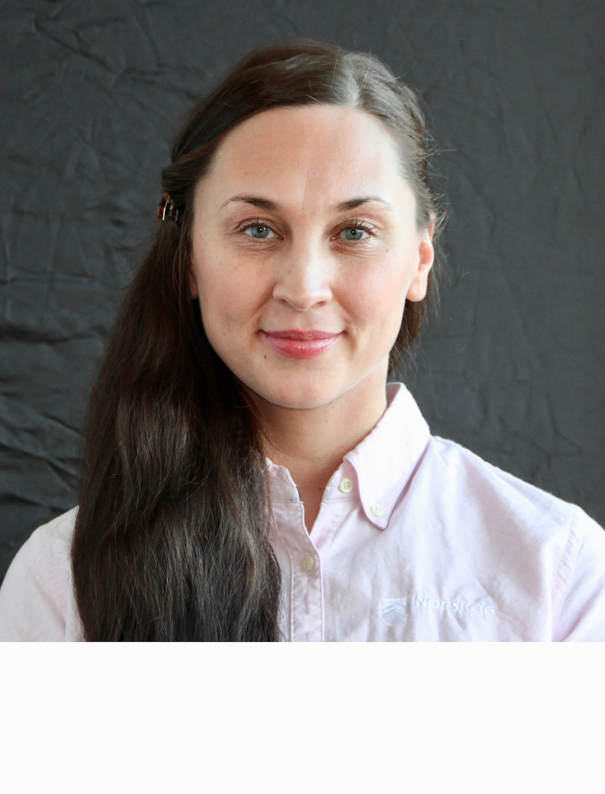 NY nett Kristine Jacobsen Svart 2 Foto Line Venn