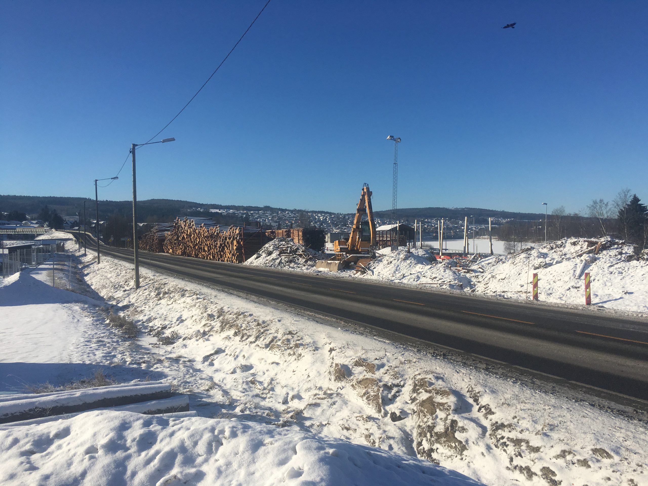 Er samferdselsministeren fornøyd med BaneNOR sitt forslag om at bygging av tilsving og krysningsspor på Kongsvinger- og Solørbanen, samt flytting og utvidelse av den sterkt overbelasta tømmerterminalen på Nordsenga skrinlegges? spør Tor André Johnsen samferdselsminister Jon-Ivar Nygård.