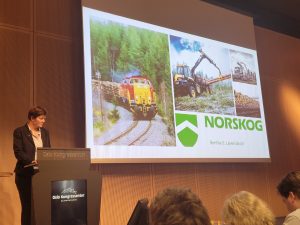 NORSKOG var 13.02 representert på innspillsmøte til NTP, og hadde klare oppfordringer til samferdselsministeren. Tømmer på bane må prioriteres, og skogbruket må også kunne søke miljøstøtteordningen når kostnadene ved bruk av jernbane øker. Hauerseter og Kongsvinger må prioriteres.